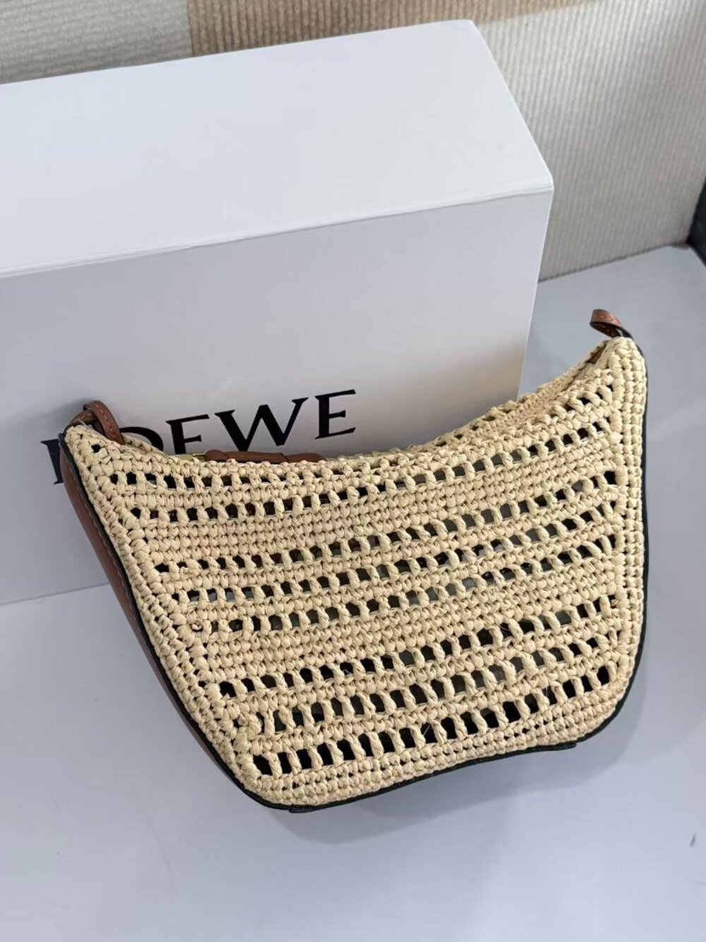 Authentic Loewe Women‘s Shoulder Bag